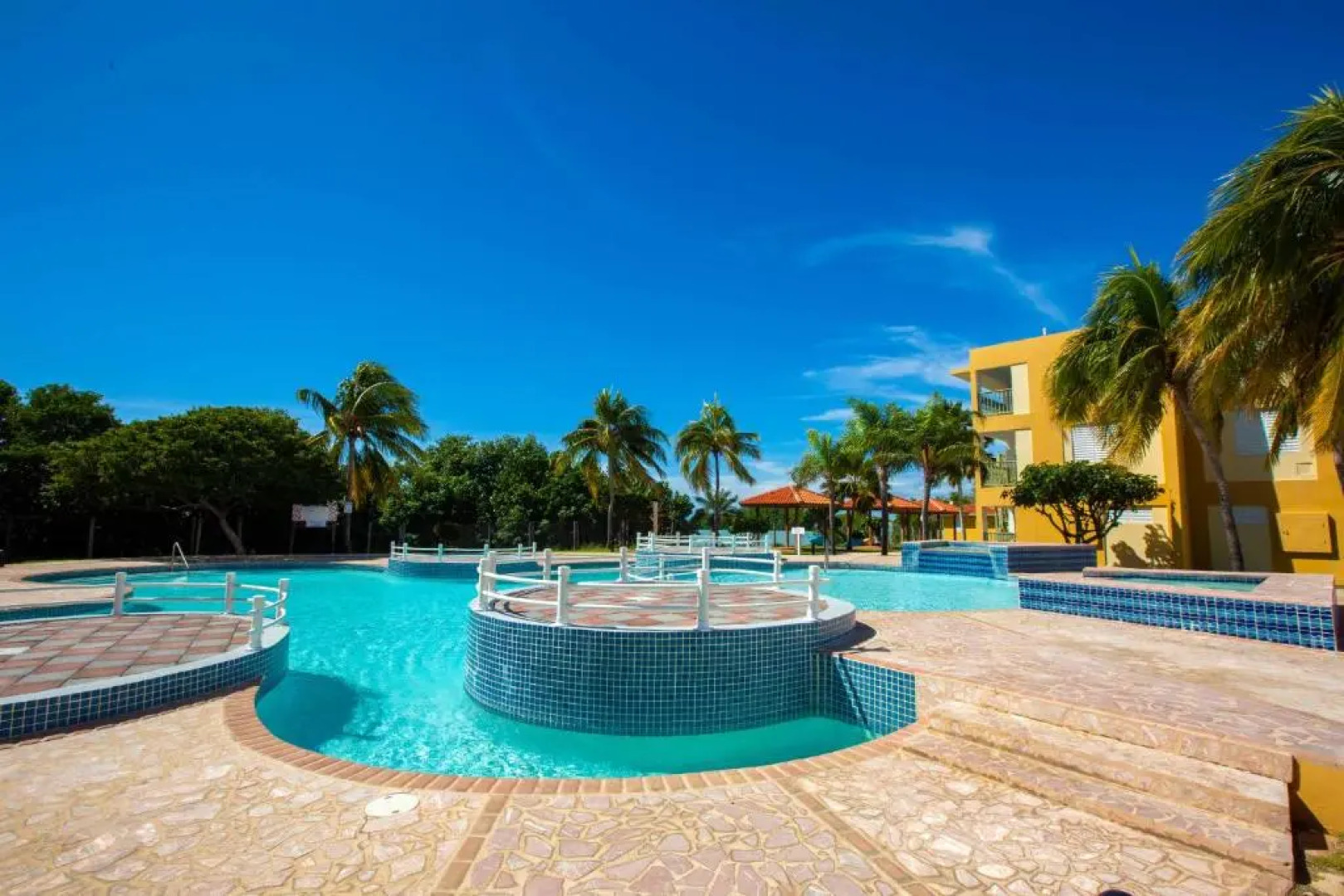 Water Front 1BR Apartment 2