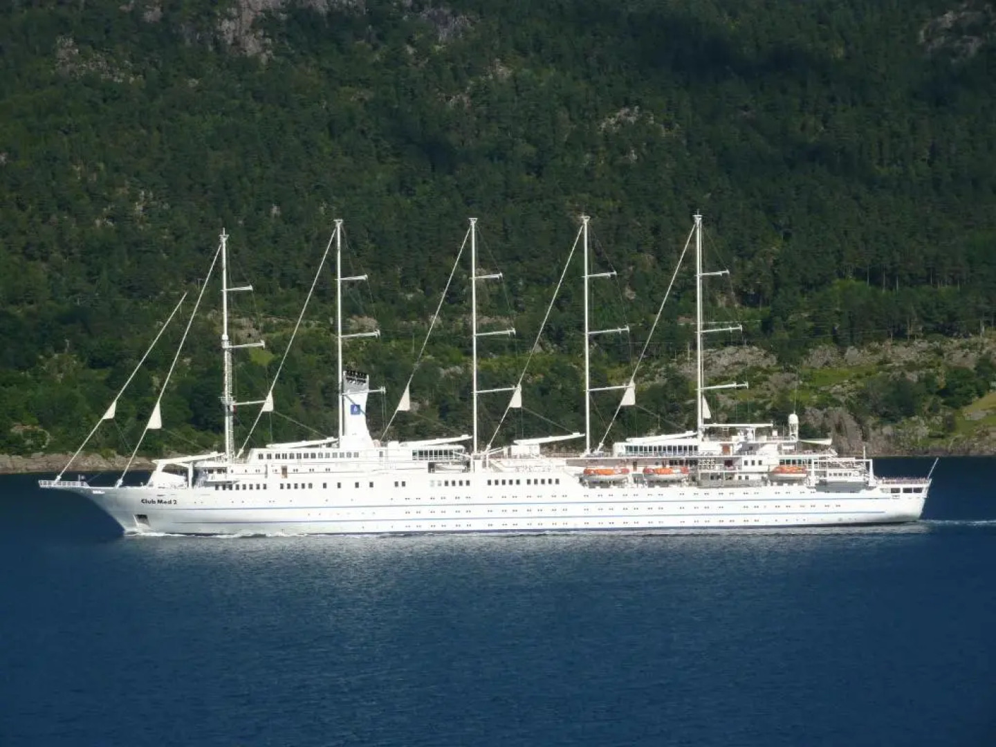 Langenuen Motel & Camping