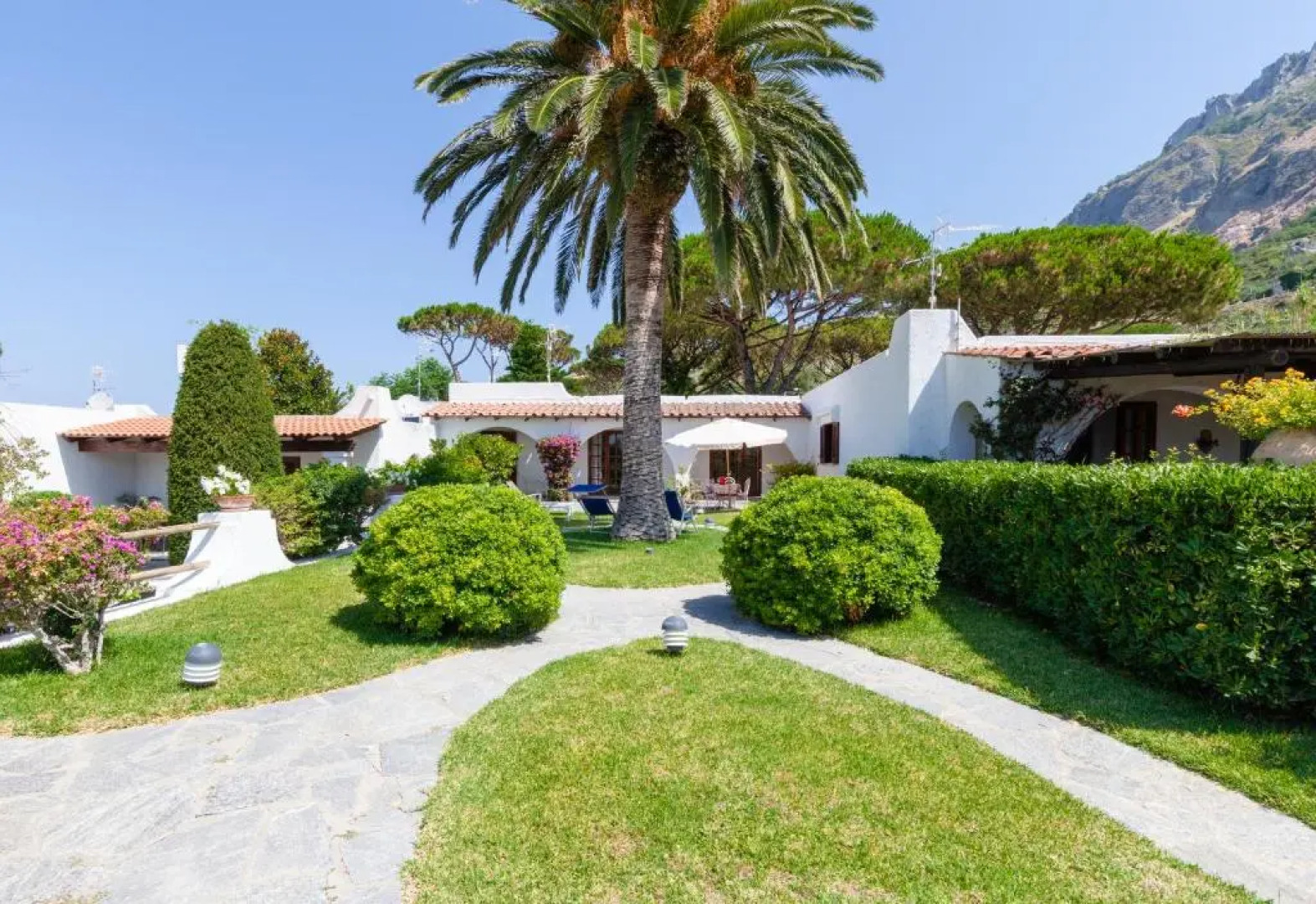 Villetta con Piscina condivisa e Giardino esclusivo di 1000 mq