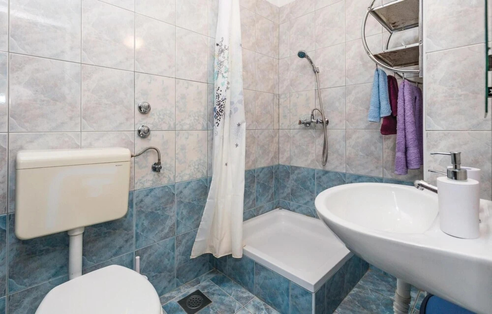 Awesome Home in Fuzine With Wifi and 5 Bedrooms