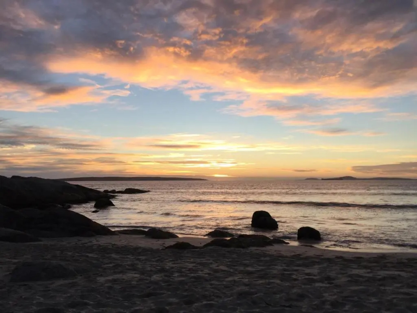 PERFECT 10 - 7 to 13 Sleeper Luxury Holiday Home Breakage Deposit of R2500 for 10 to 13 persons per weekend