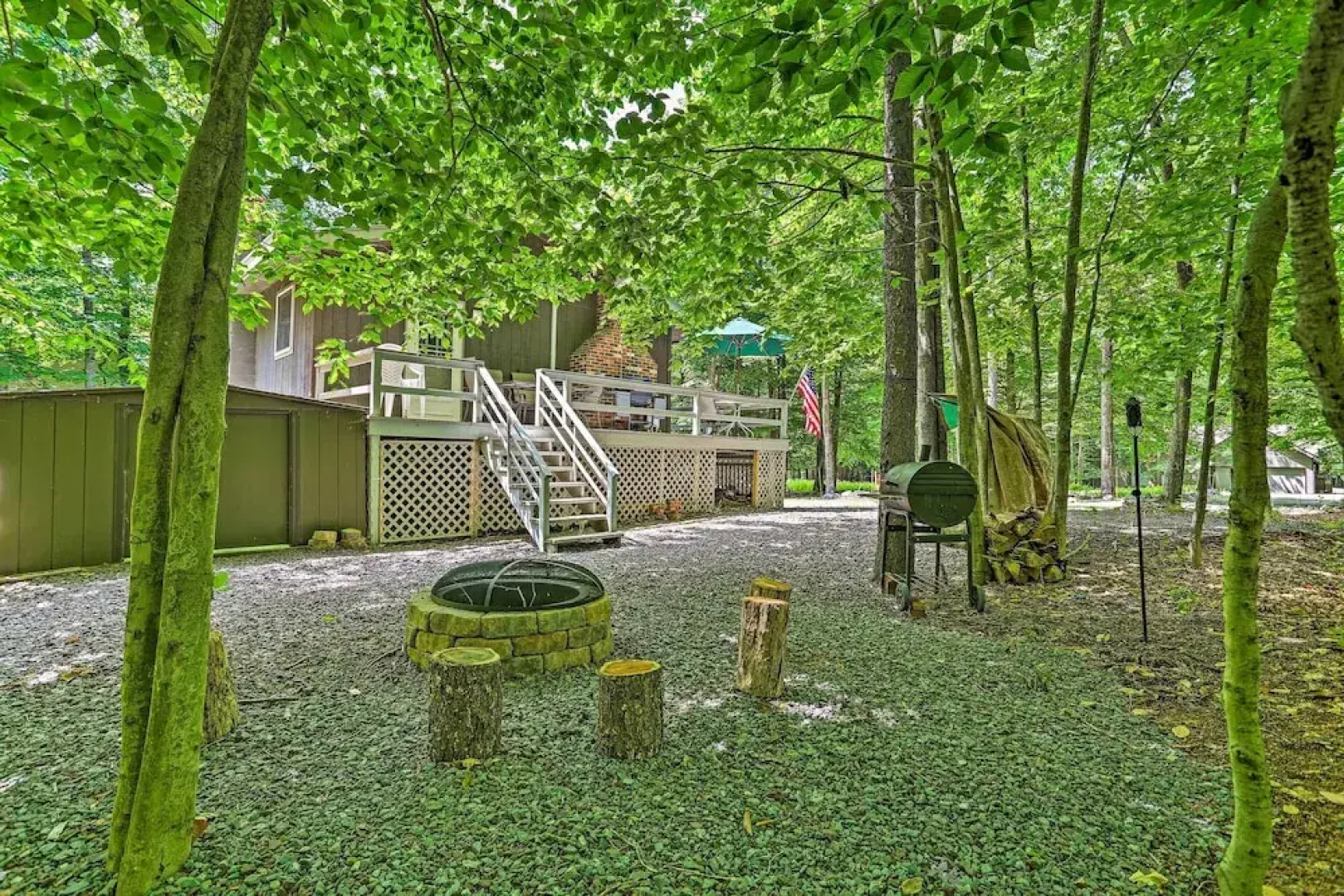 Home in Big Bass Lake Community: Fire Pit & Grill!