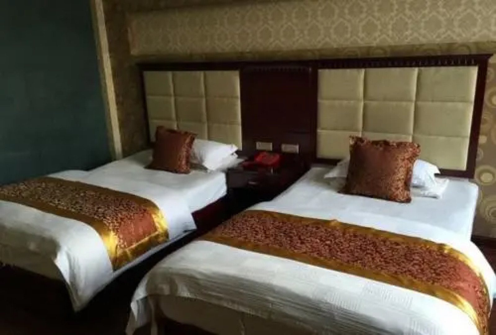 Qinxian Golden Coast Business Hotel