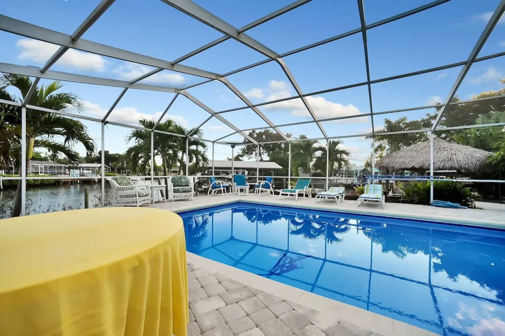 Apollo Beach W/ Pool, Room To Entertain, Pet Friendly! 6 Bedroom Home