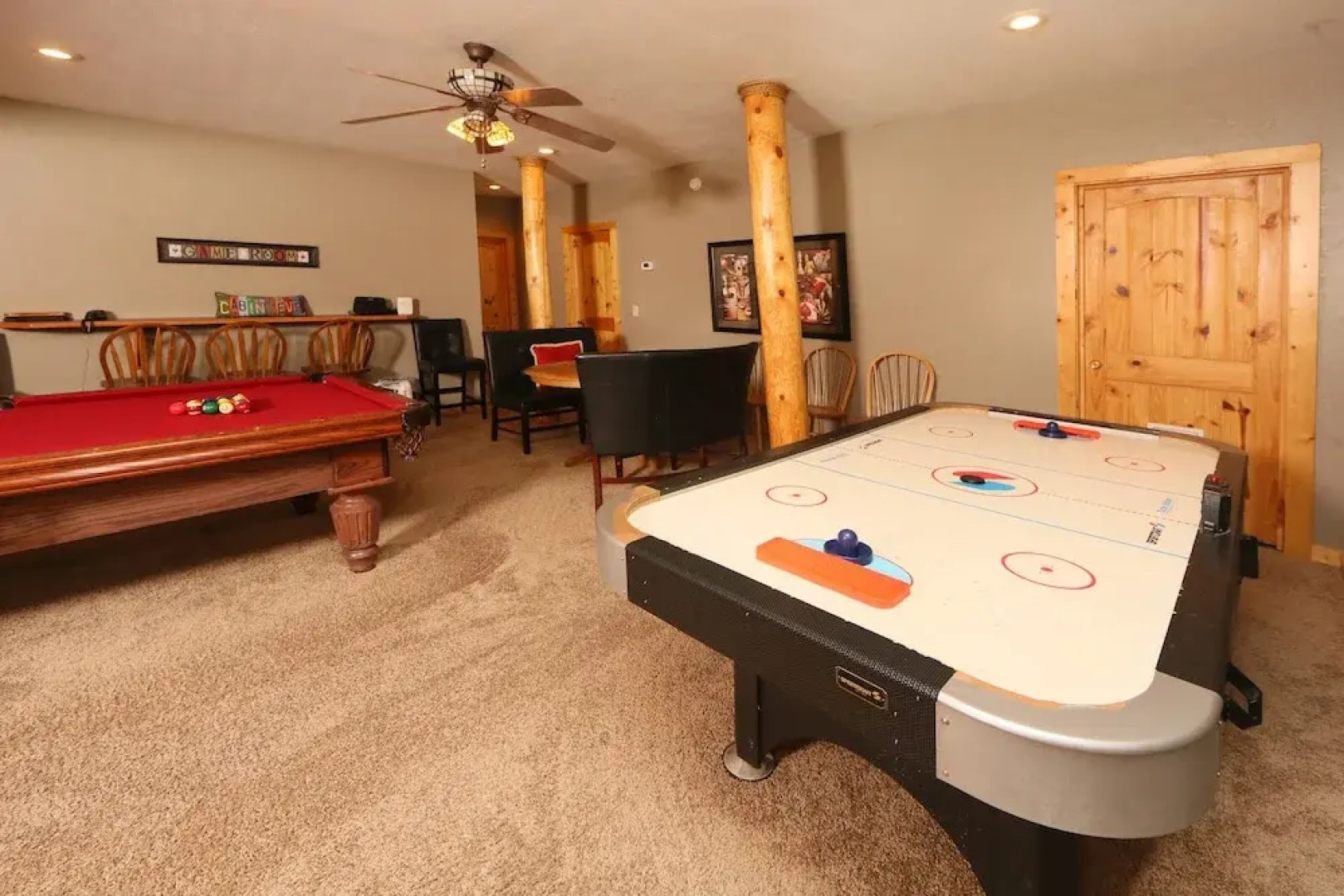 Black Bear Hideaway - Five Bedroom Cabin