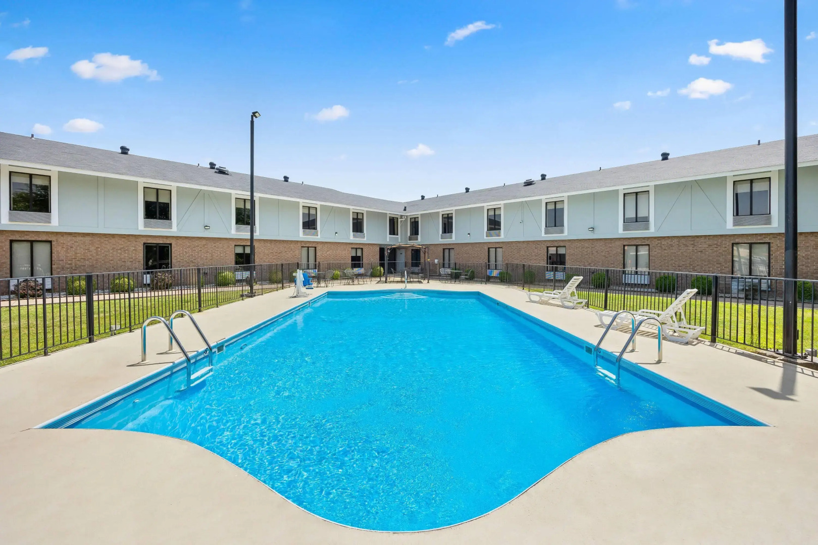 Super 8 by Wyndham Harrison AR