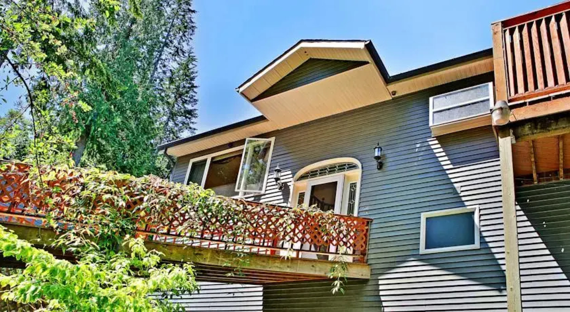 Alteros Waterfront Retreat