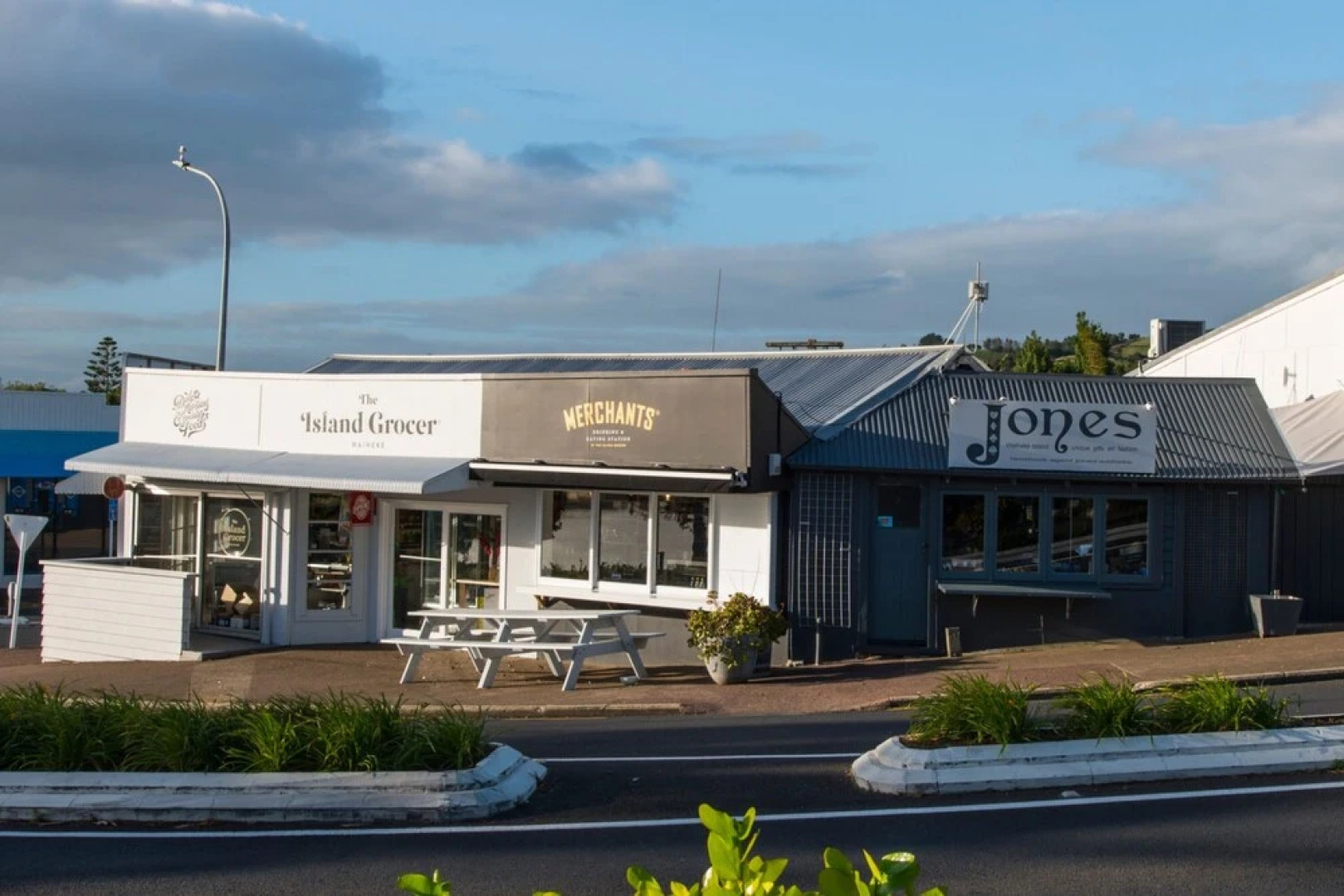 Newly renovated Oneroa beach view house