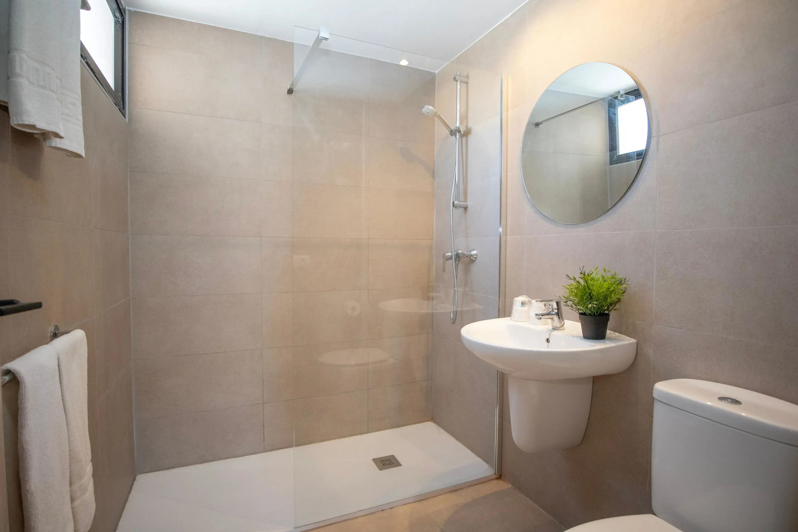 Dynastic Rooms Apartments