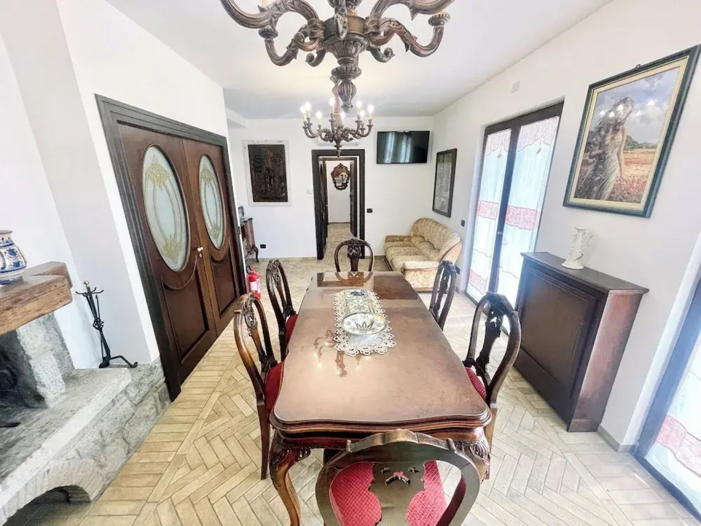 Charming Villa in Umbria - Sleeps 16 - Lake View - Pool, Jacuzzi and Events Room