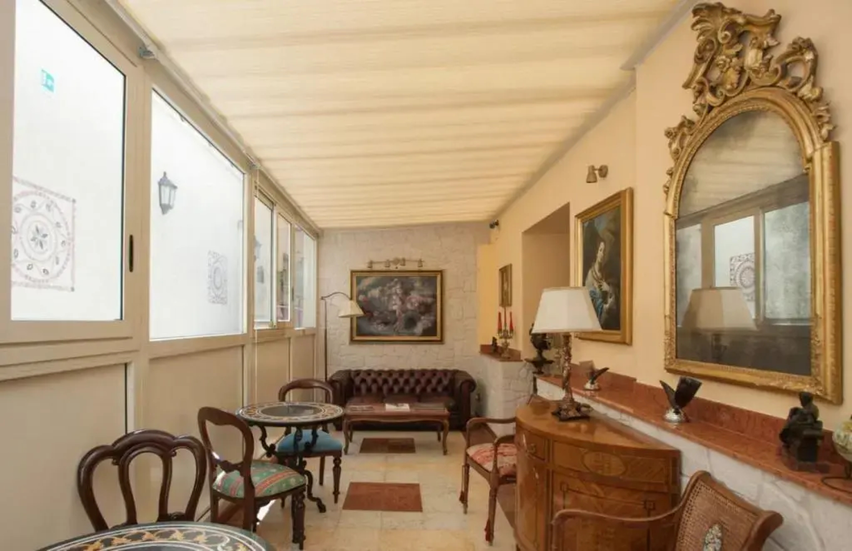 Aurelius Art Gallery Hotel