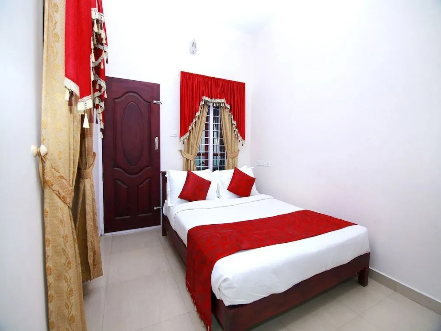 Oyo 15548 Mackal Residency