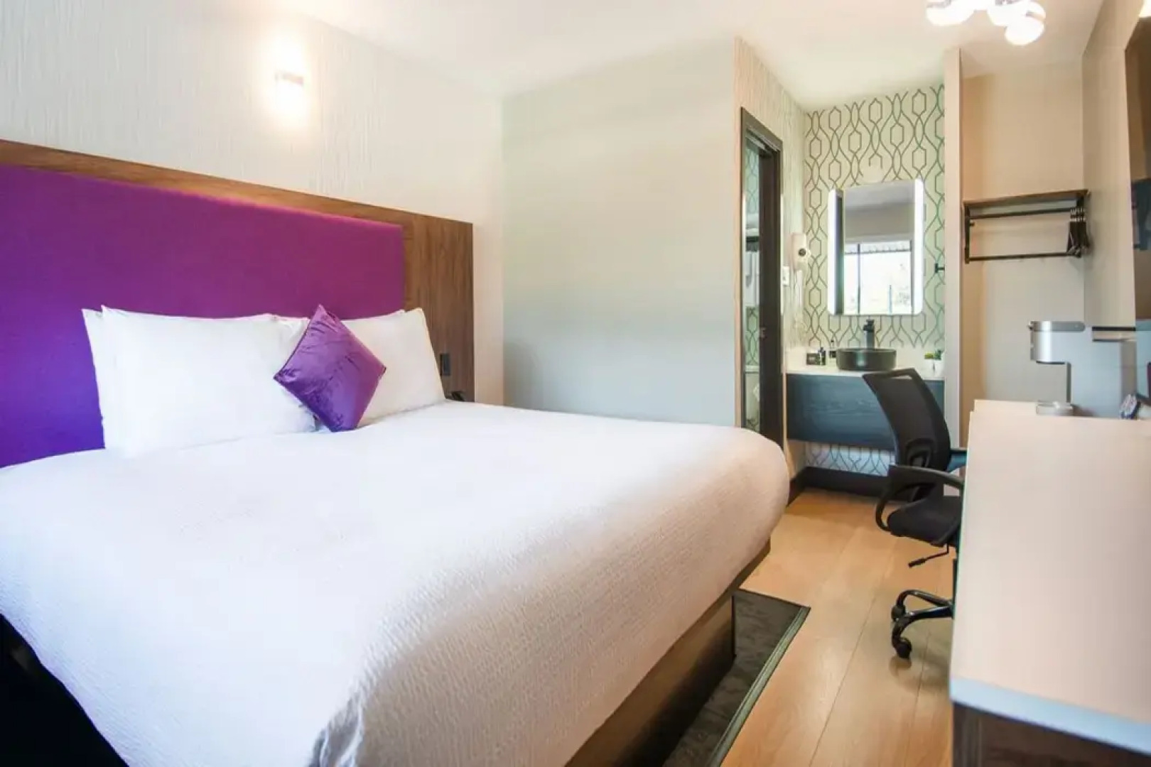 Coast Courtenay Hotel