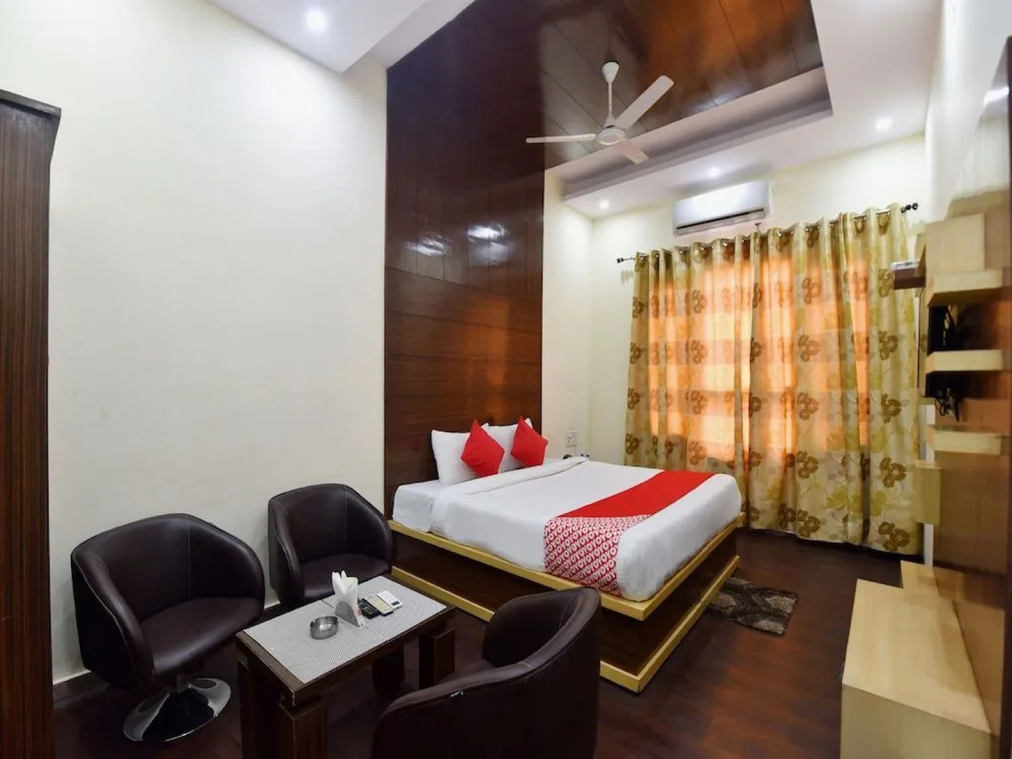 Oyo 28322 Hotel Paradise