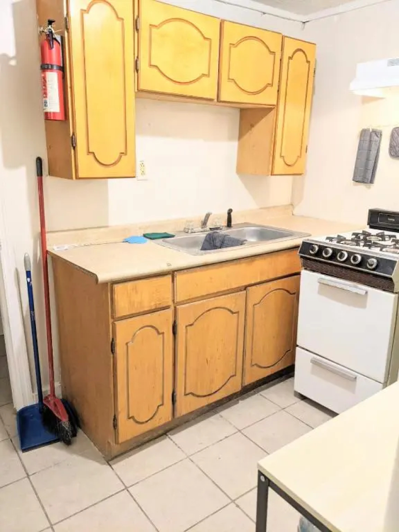 HISTORIC HILL APT2 (Downstairs)
