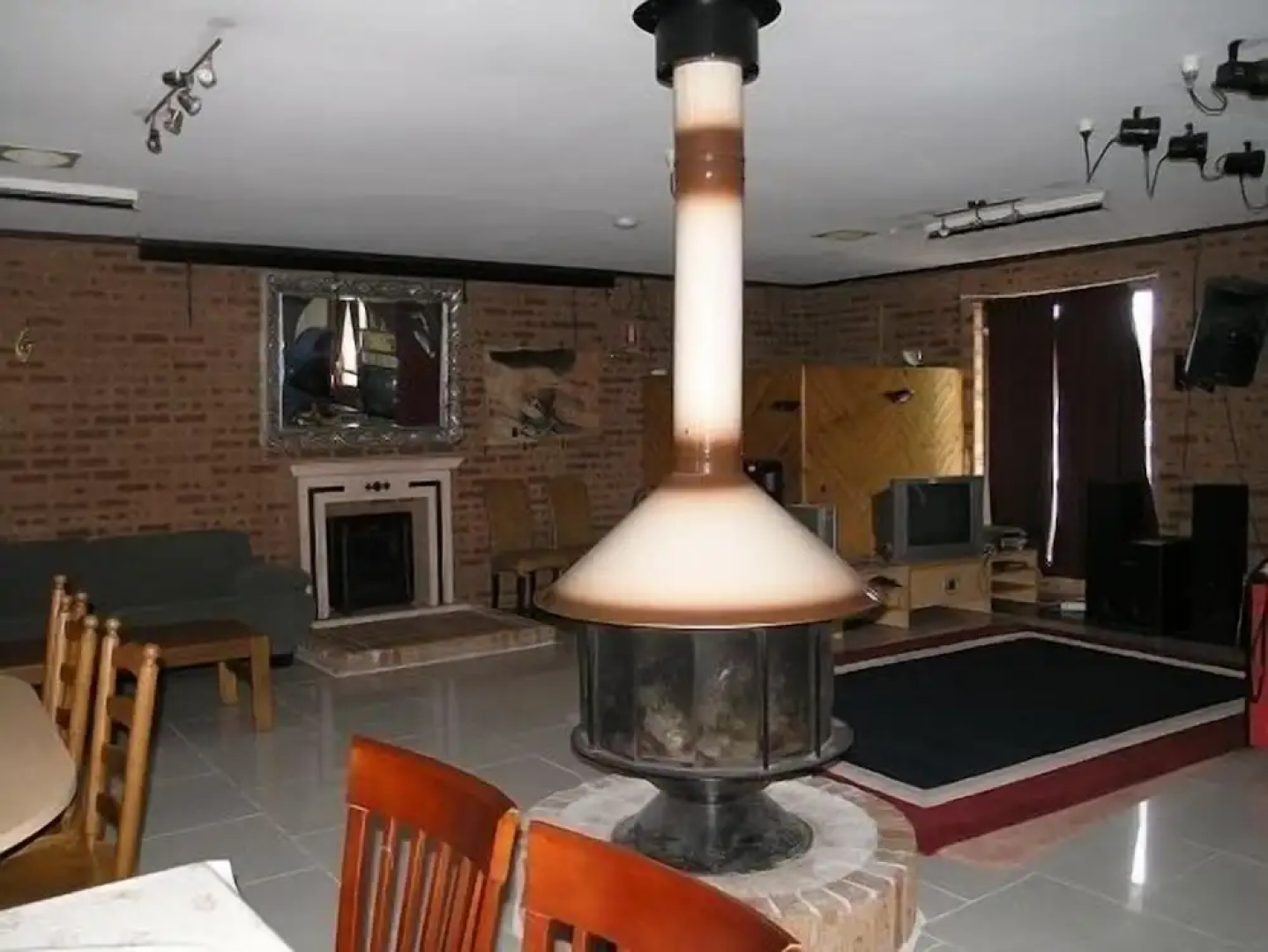 Snow Gate Motel and Apartments