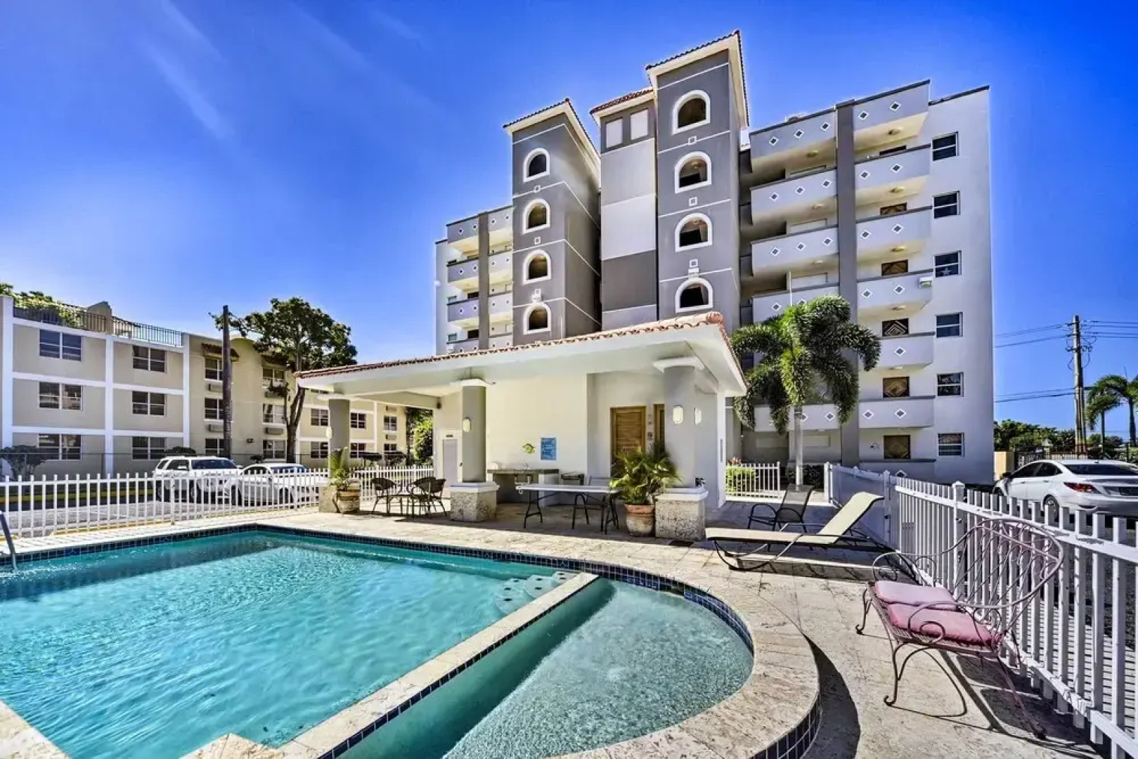 Breezy Condo w/ Ocean View Balcony: Walk to Beach!