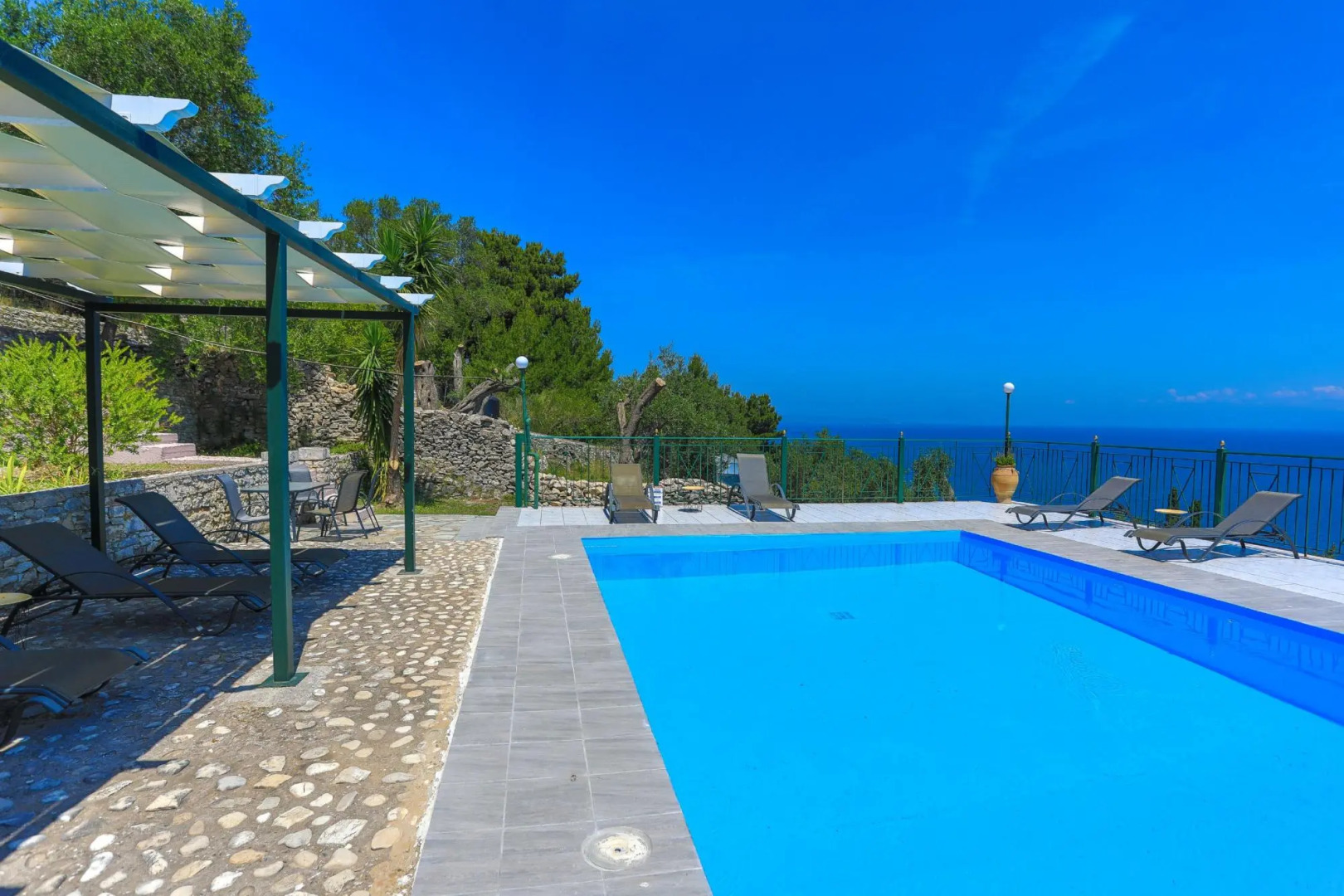 Antigoni Villa Tria in Longos