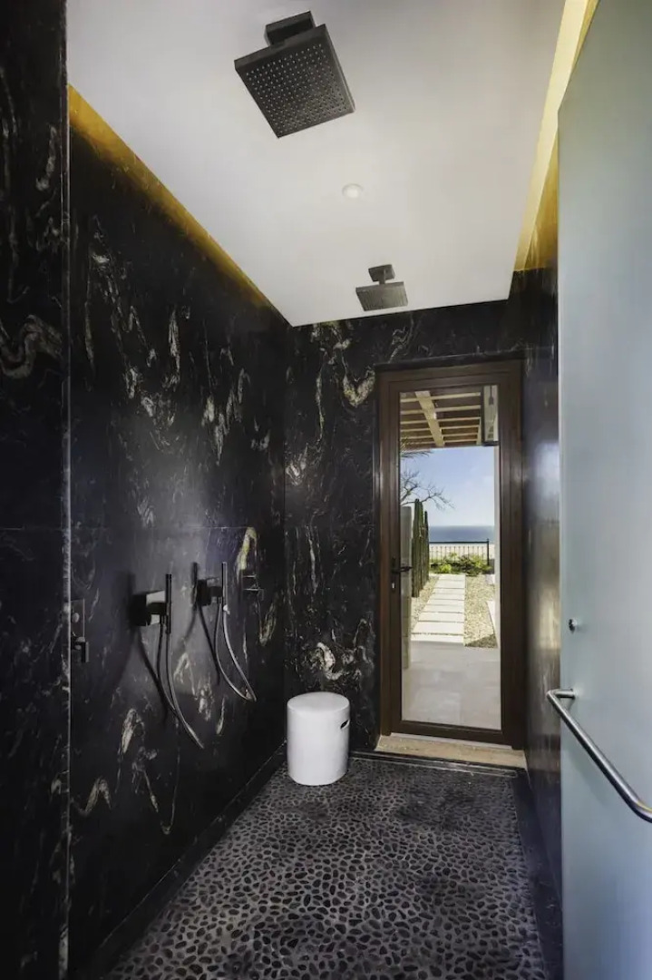 Norman Estate 18 - 3 BR Ocean Front