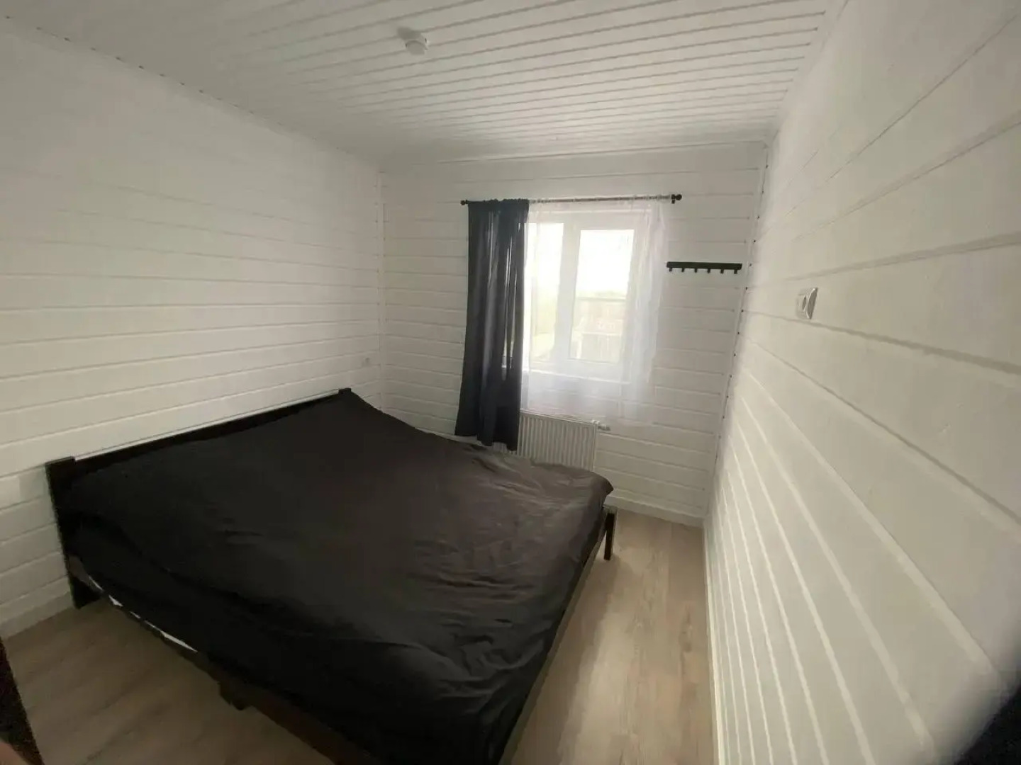 Дом у пруда