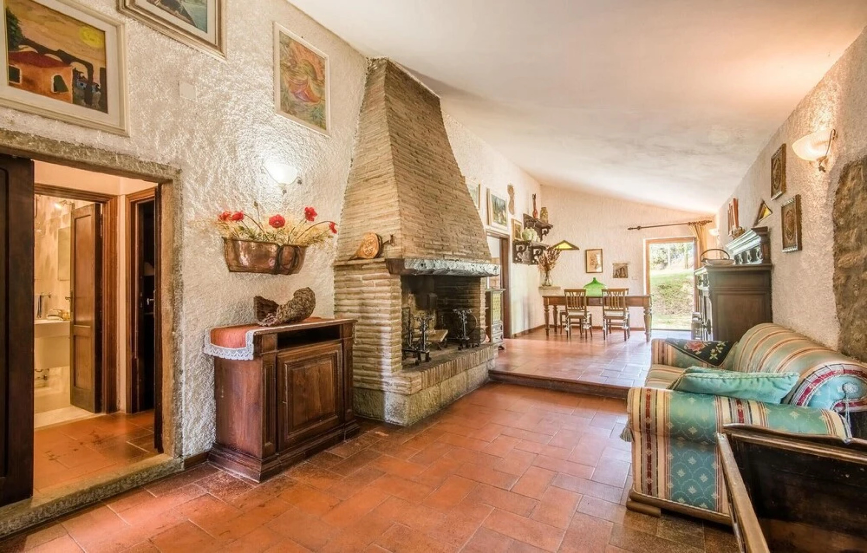 Amazing Home in Capolona With 9 Bedrooms, Wifi and Outdoor Swimming Pool