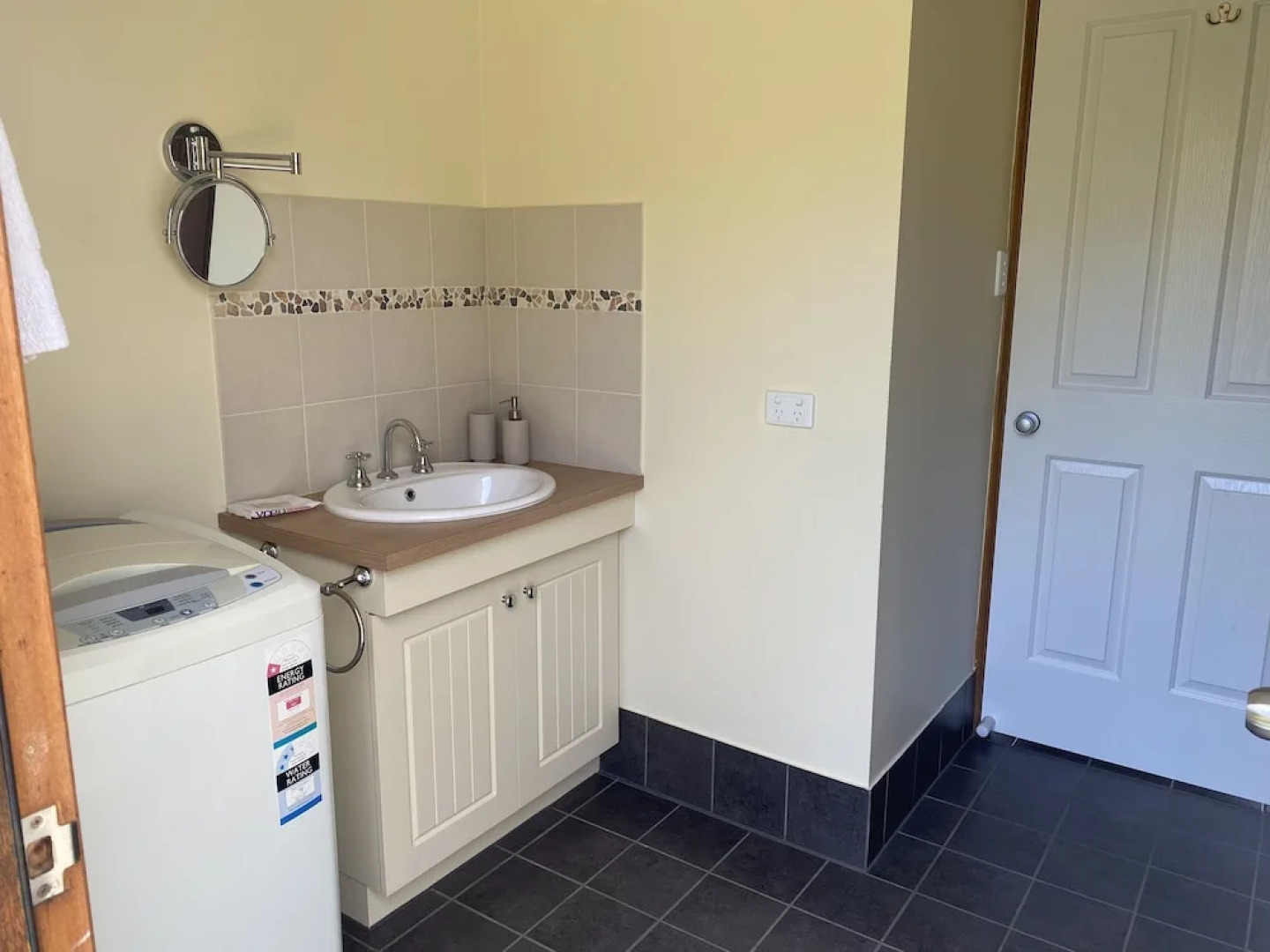 Manyat Peak Cottages