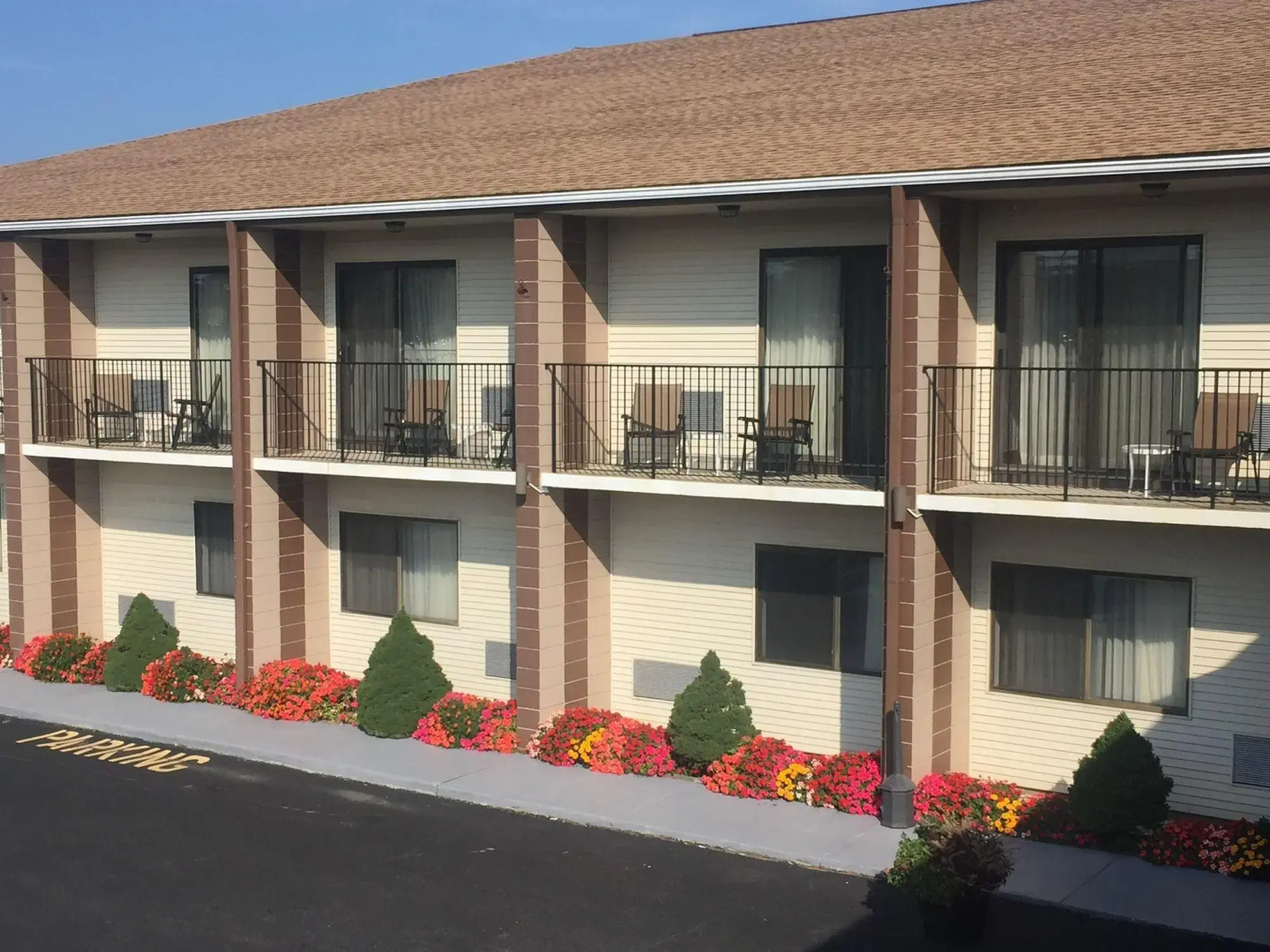 Red Roof Inn & Suites Newport – Middletown, RI