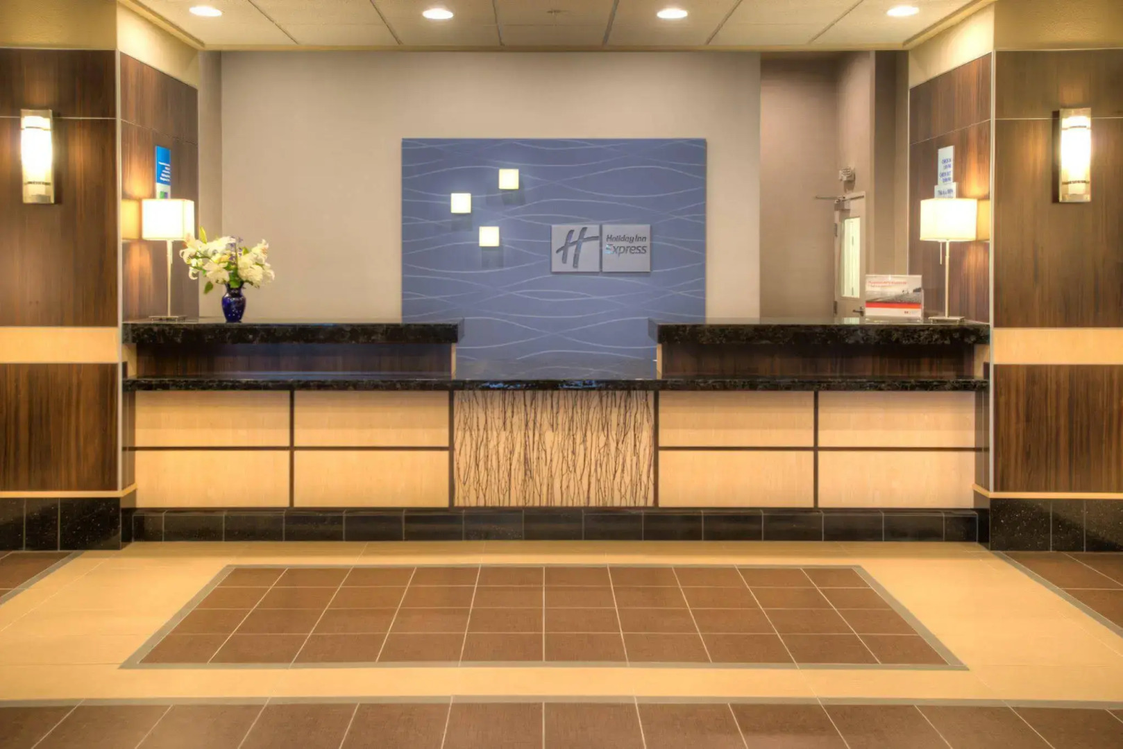 Holiday Inn Express & Suites Tacoma Downtown