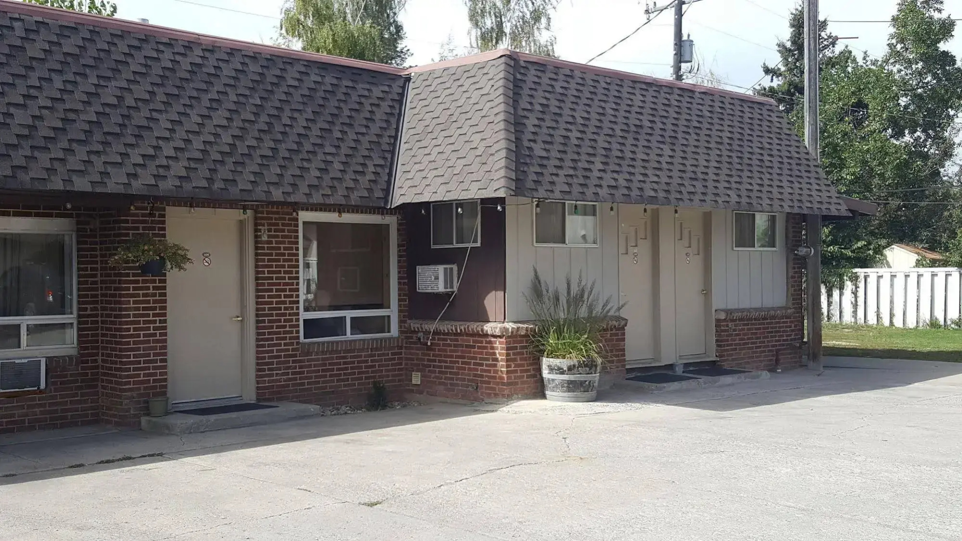 Trails End Motel