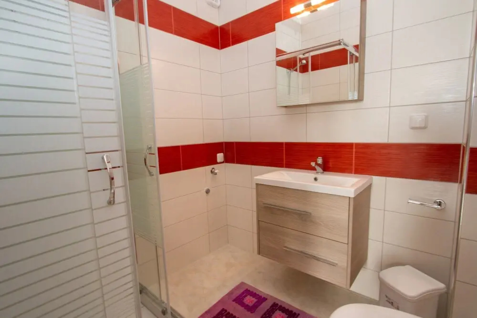 Nijay Apartments No 1, 2 Bedroom Apartment Sleeps 6 With Bed Settee In Lounge