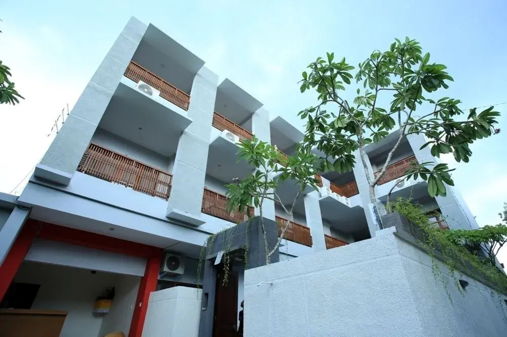 RedDoorz Near Raya Petitenget