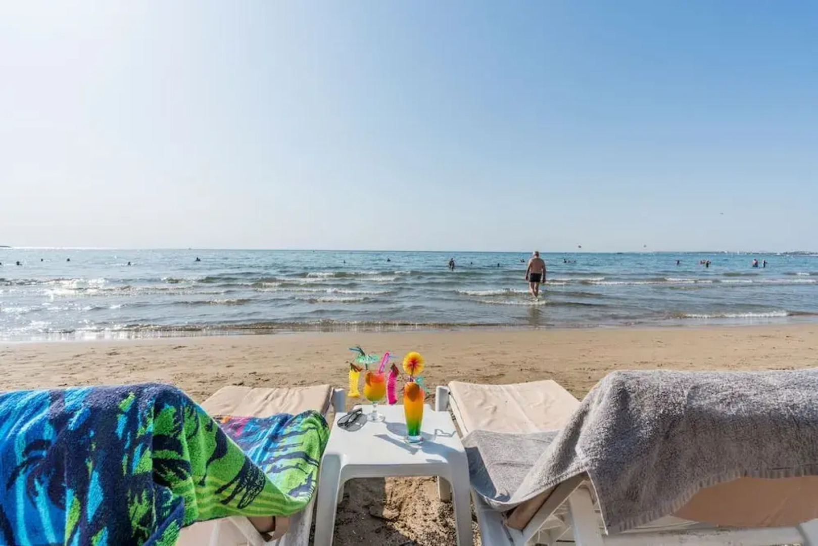 Tropic Beach Club Side