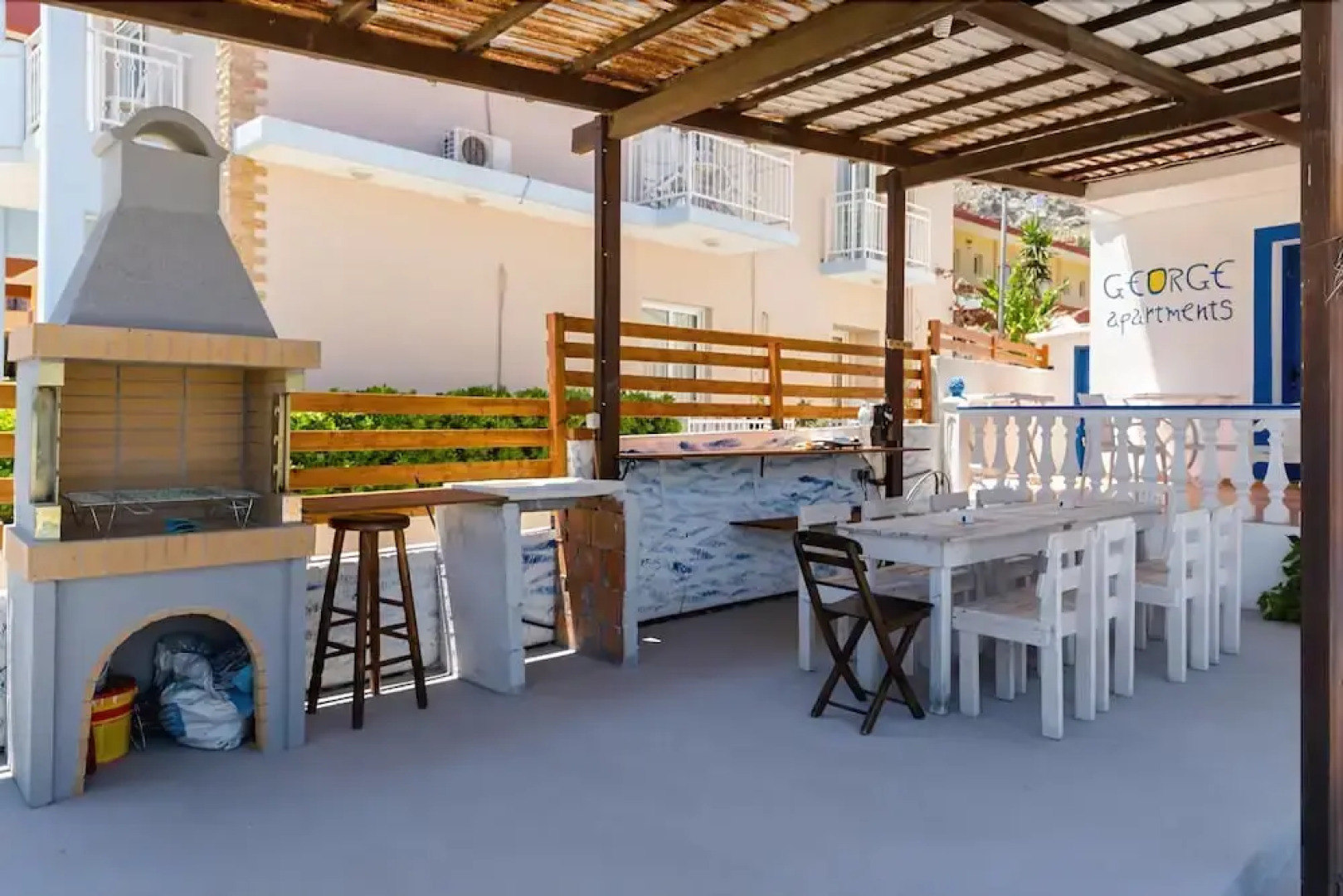 George Apartments Stegna