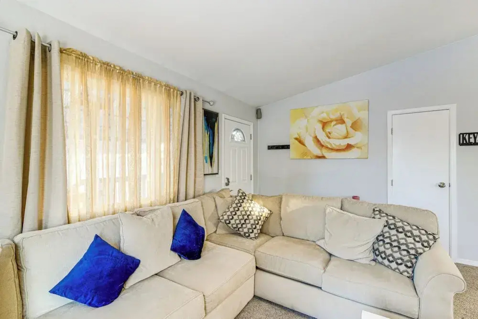 3 Mi to Dtwn: Apt w/ Shared Sauna in Anchorage