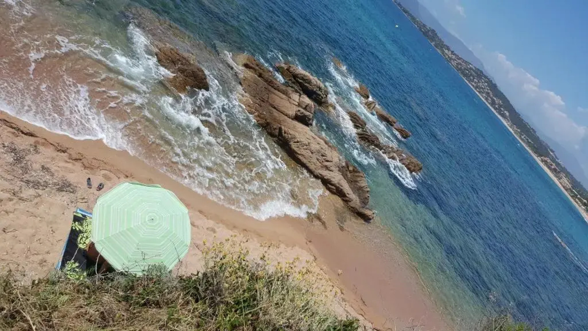 Appt vue mer Baie Ajaccio PietroBeach à 25m d'une crique magnifique