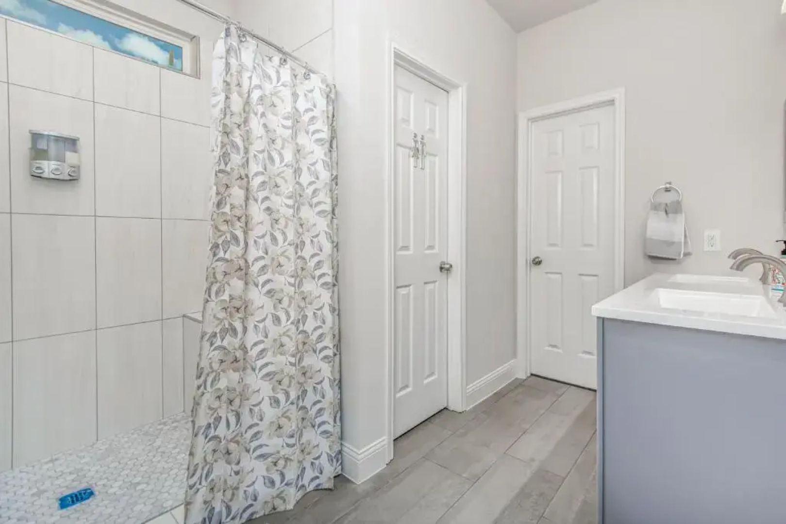 LakeDallasPoolHouse GREAT memories, near LAKE!