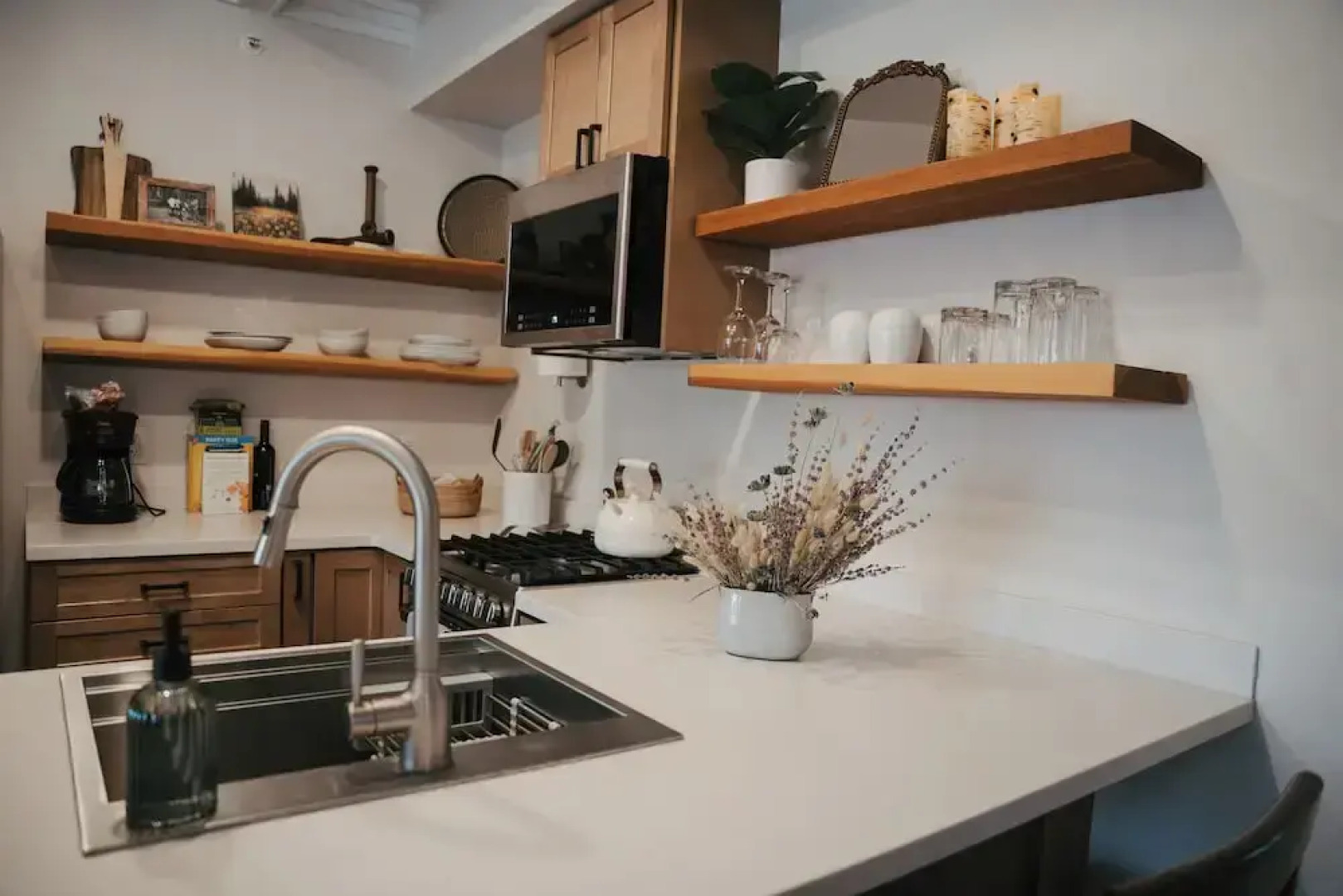 Goldsmith's Riverfront Inn