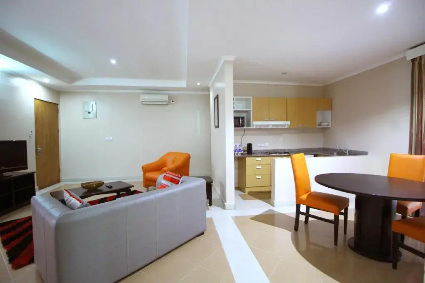 La Cour Hotels and Apartments Glover