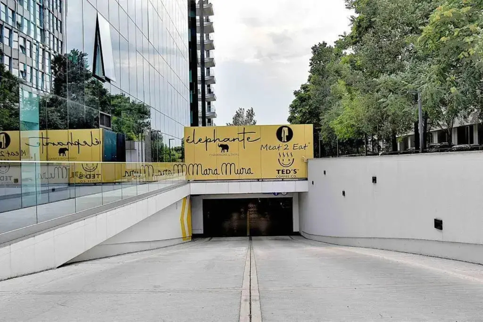 Lake Panorama Loft 5 star Location, Queen Bed, Views