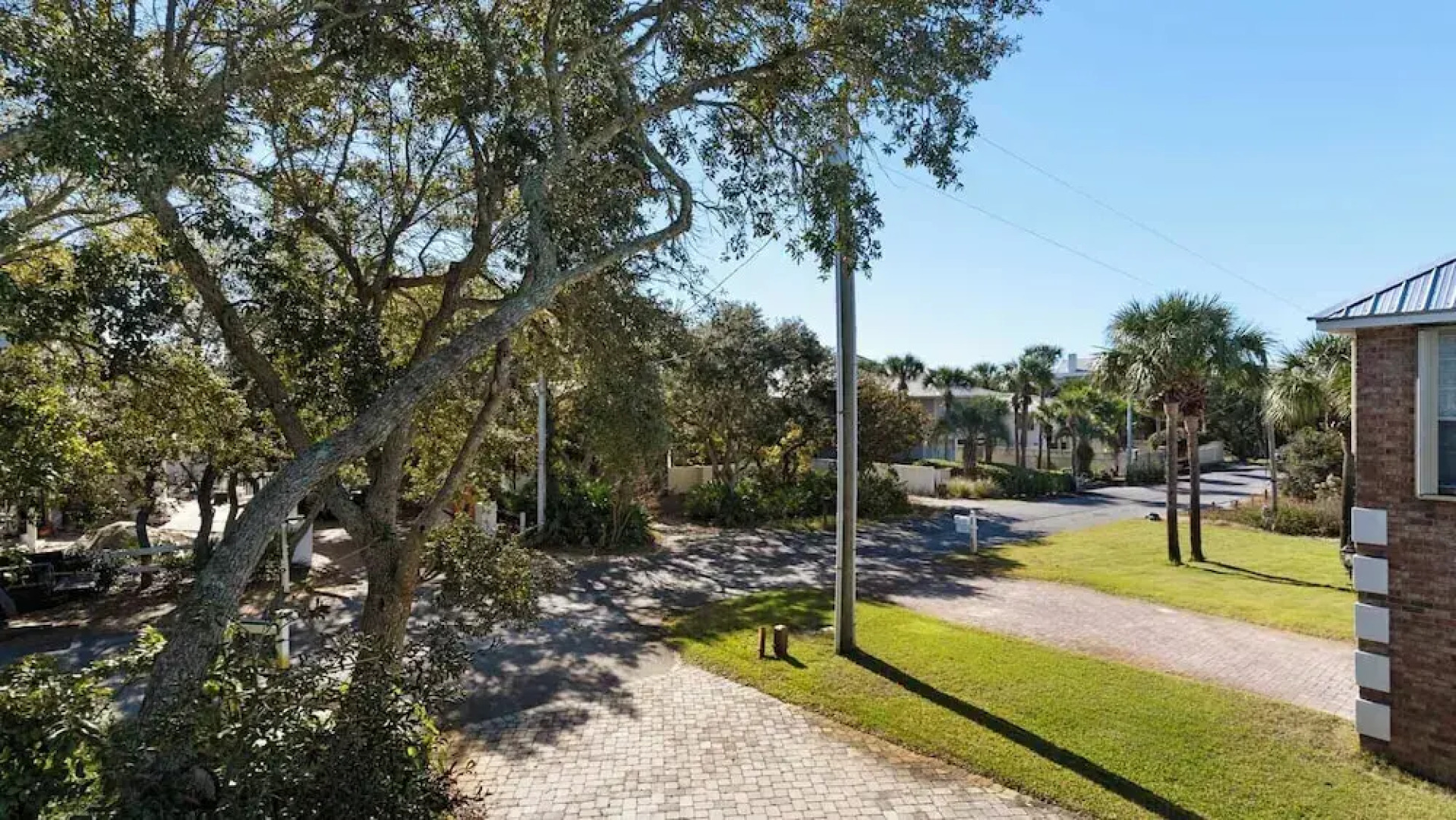 Your Ideal Beach Getaway With Private Pool, Game Room and Close to Beach!