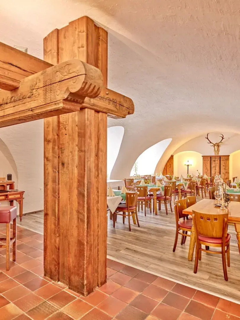 Amweia Hotel & Restaurant