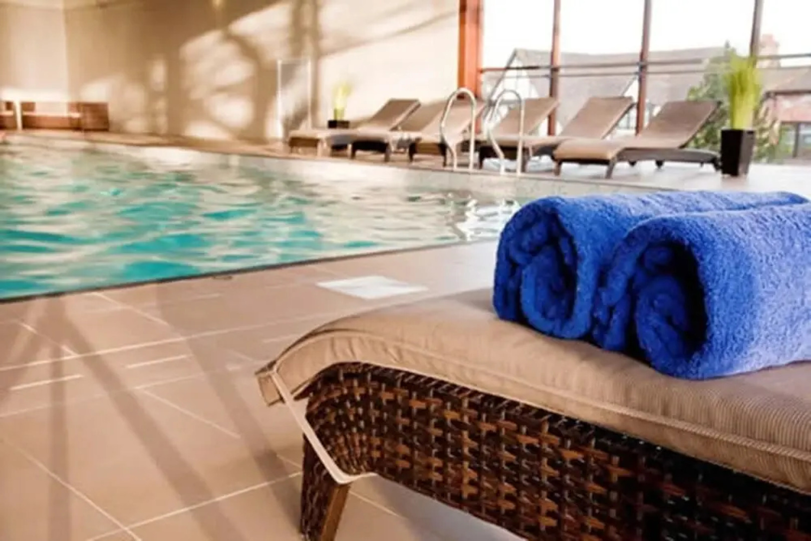 Superb detached Grade II listed barn conversion with hot tub & FREE membership to nearby Leisure Club