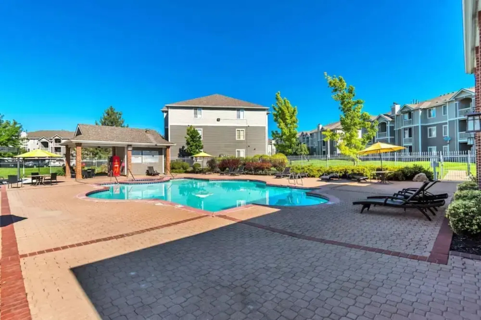 1st Fl King Beds Pool Garage - Near AFB