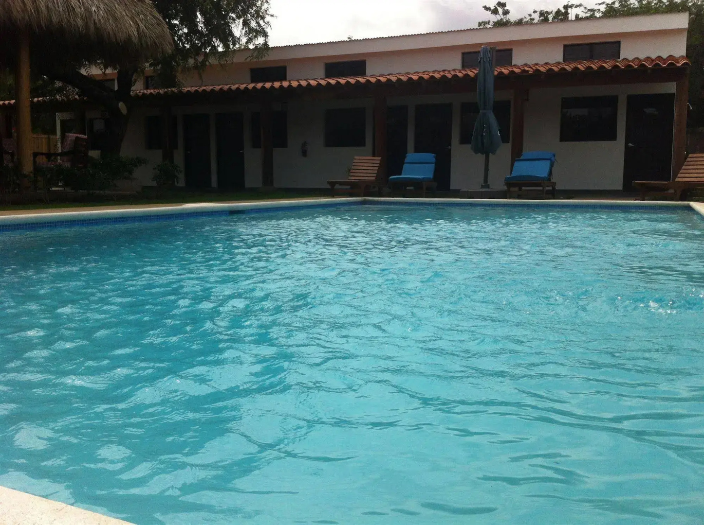 Machele' s Place Beachside Hotel & Pool