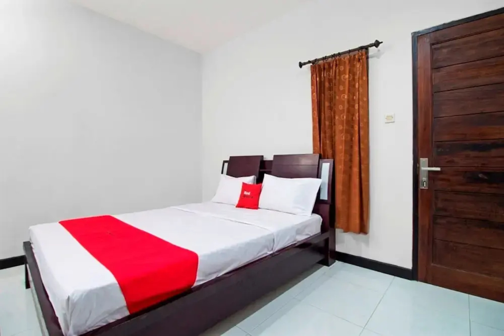 RedDoorz Plus Near ITC Fatmawati