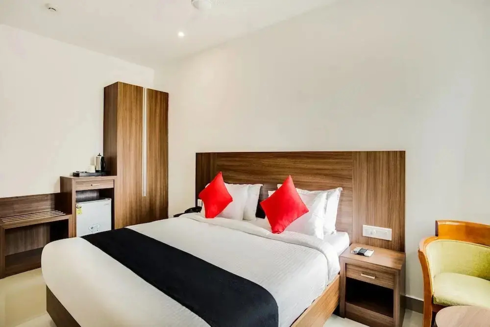 Hotel Midhuna International by OYO Rooms