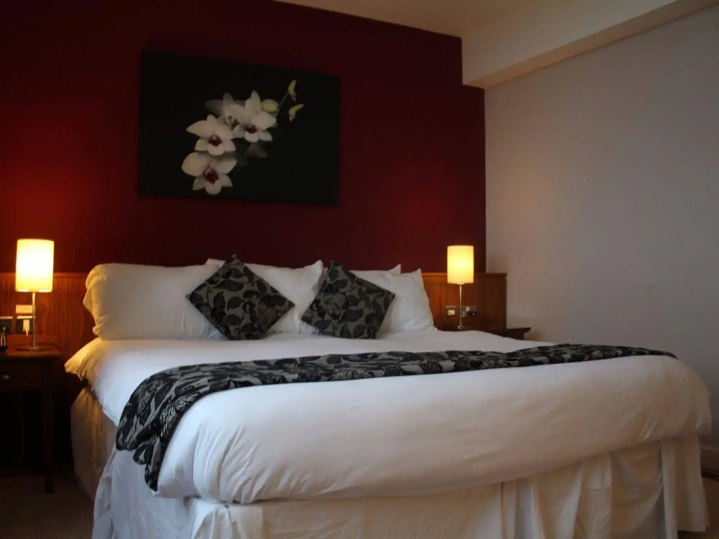 Admiralty Hotel & Restaurant