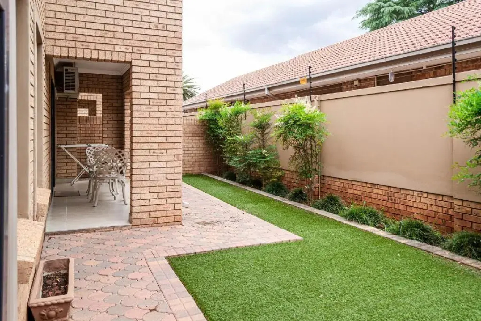 Camelot Guest House & Apartments