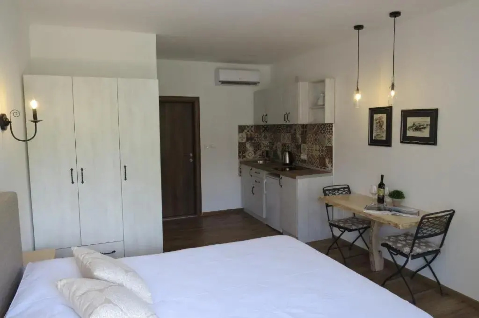 Delightful Studio Sara