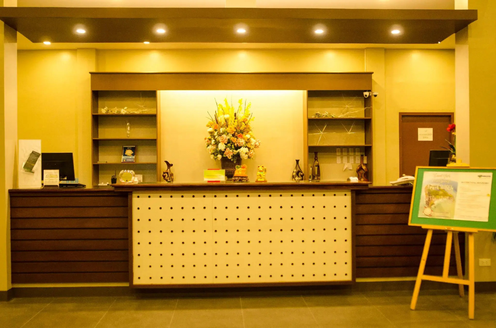 Seasons Hotel and Convention Center